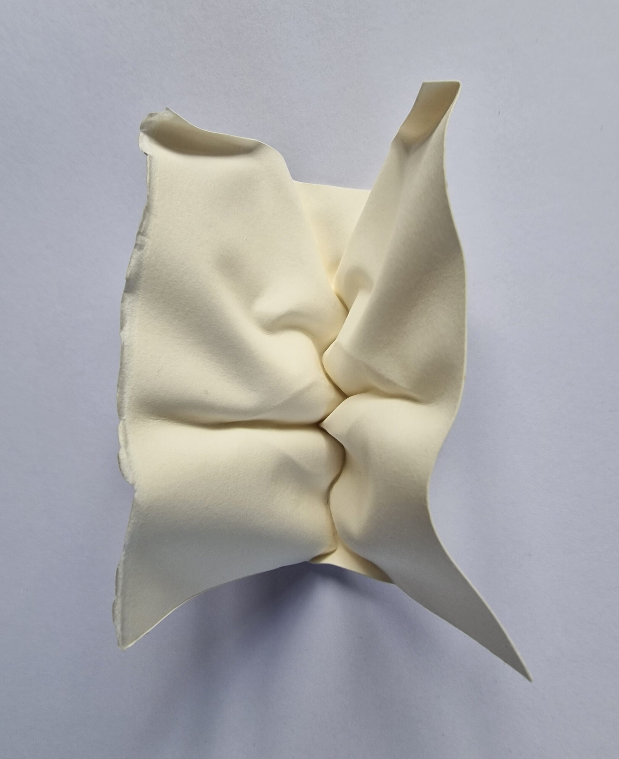 Paper Kiss sculpture effortless 04 - Image 2